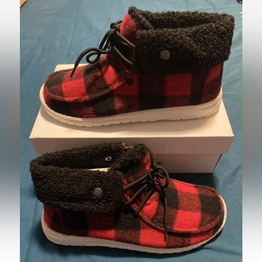 Women’s Gypsy Jazz Odelle- Fleece Lined Red & Black Plaid Shoes Size 8- NEW